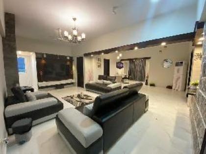 Zaha Home-Stylish & Luxury 2br Family place - image 2