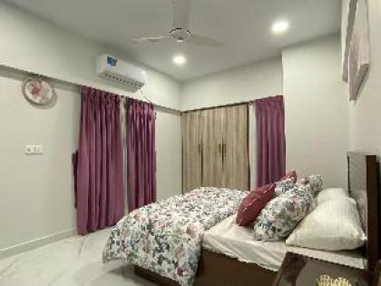 Zaha Home-Stylish & Luxury 2br Family place - image 7