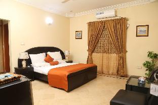 LUXURY INN - DELUXE ROOM - image 6