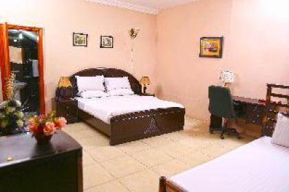 LUXURY INN - FAMILY ROOM - image 2