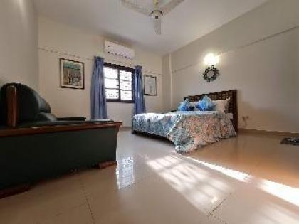 Zaha Home: Shahvar Manzil-3br aptBukhari CommDHA - image 3