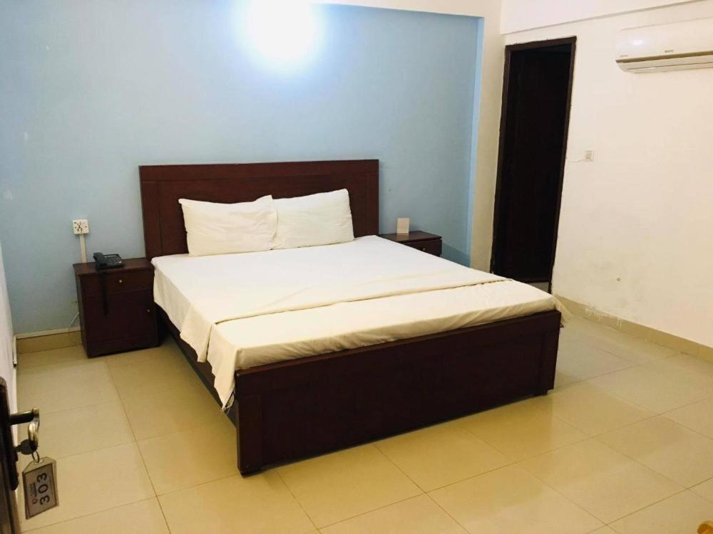 Couples Friendly Guest House Karachi - image 2