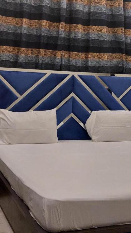 Couples Friendly Guest House Karachi - image 27