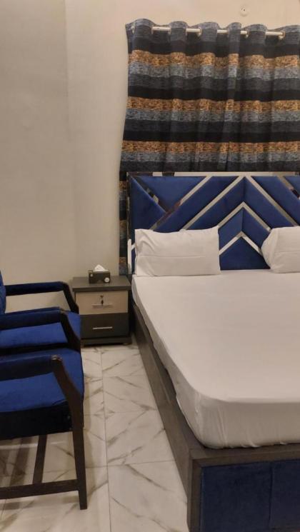 Couples Friendly Guest House Karachi - image 29