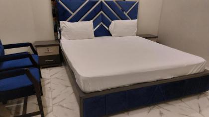 Couples Friendly Guest House Karachi - image 30