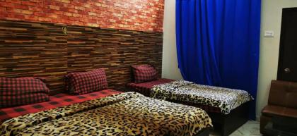 Couples Friendly Guest House Karachi - image 9