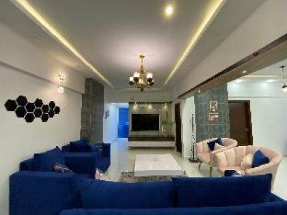 Zaha homes-Suite 3MZ: 2br Family apt with pool Karachi