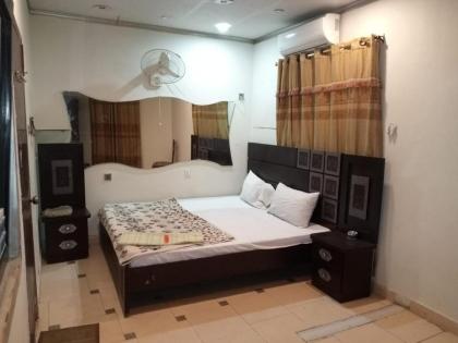 Hill view Guest House near continental bakery Johar Darul sehat Agha khan and Liaqat Hospital - image 21
