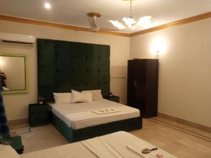 Hill view Guest House near continental bakery Johar Darul sehat Agha khan and Liaqat Hospital - image 6