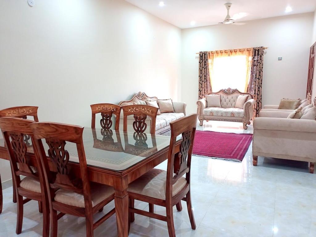 Adorable 3-bedroom vacation house near KDA market. - main image