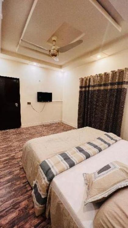 Guest house in karachi gulshan-e-iqbal - image 17