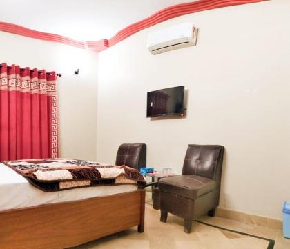 Gulshan Guest House Near Mallinum mall & Agha khan Hospital - image 10