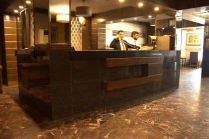 Sarawan Hotel - image 2