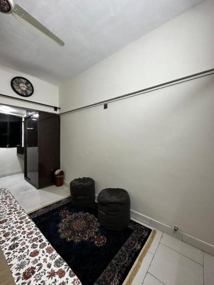 No Unmarried couple- 1-Bed Apartment in North Kara - image 17