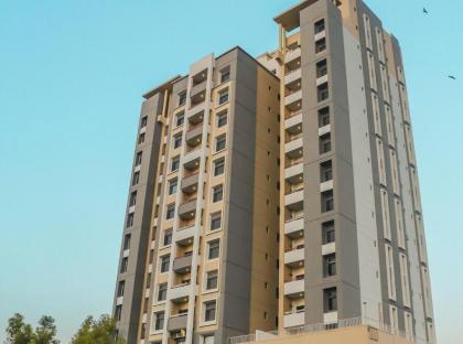 Ghumo - 3BR APT Main Shahrah-e-Faisal - image 9