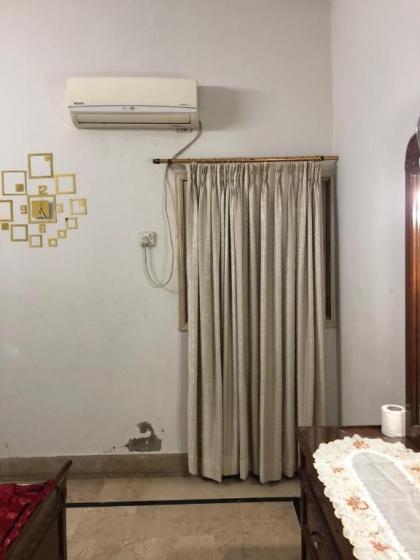 Gulshan Guest Room - image 12