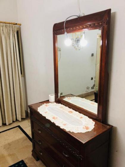 Gulshan Guest Room - image 15