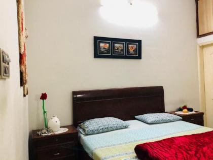 Gulshan Guest Room - image 2